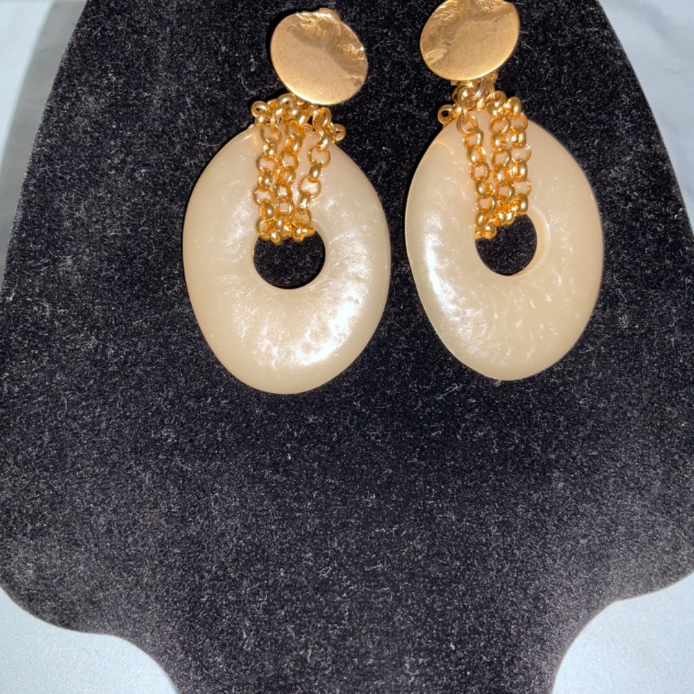 ‎EARING - Picture 2 of 3